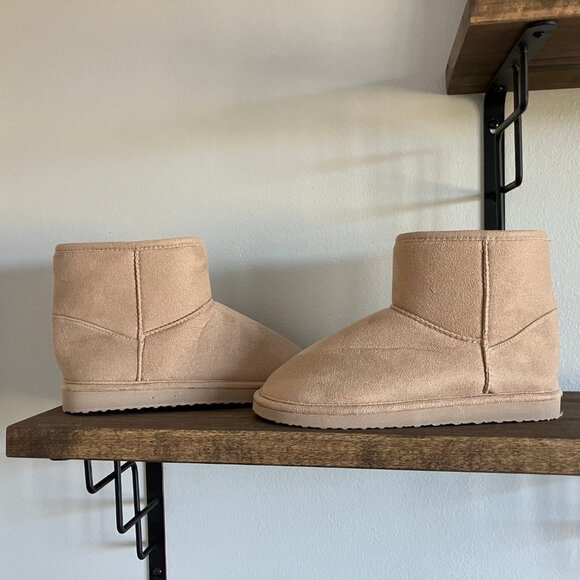 La Vie En Rose Faux Suede Bootie Slippers NWOT - Picture 5 of 7